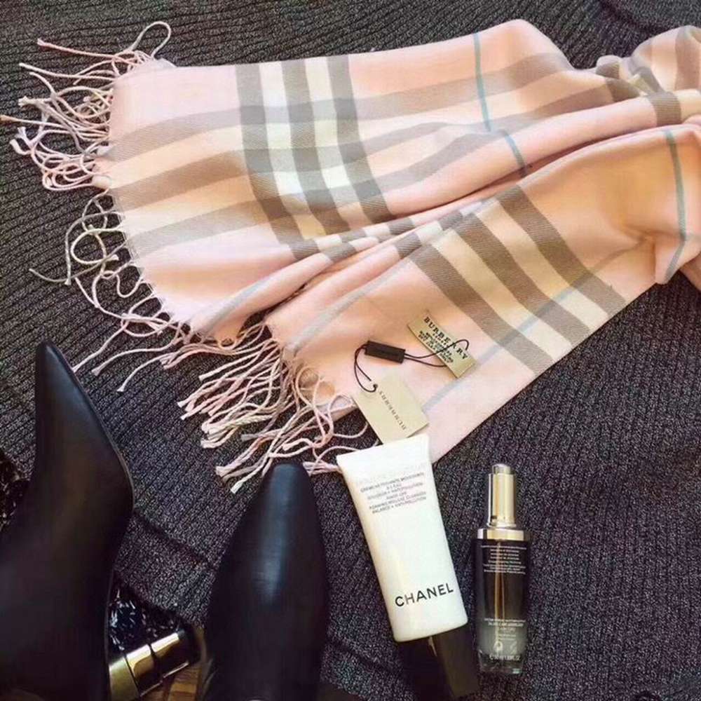 Bv*b*rry Scarf
